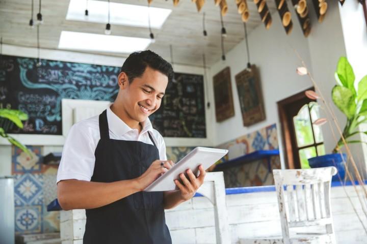 Man using iPad in a restaurant